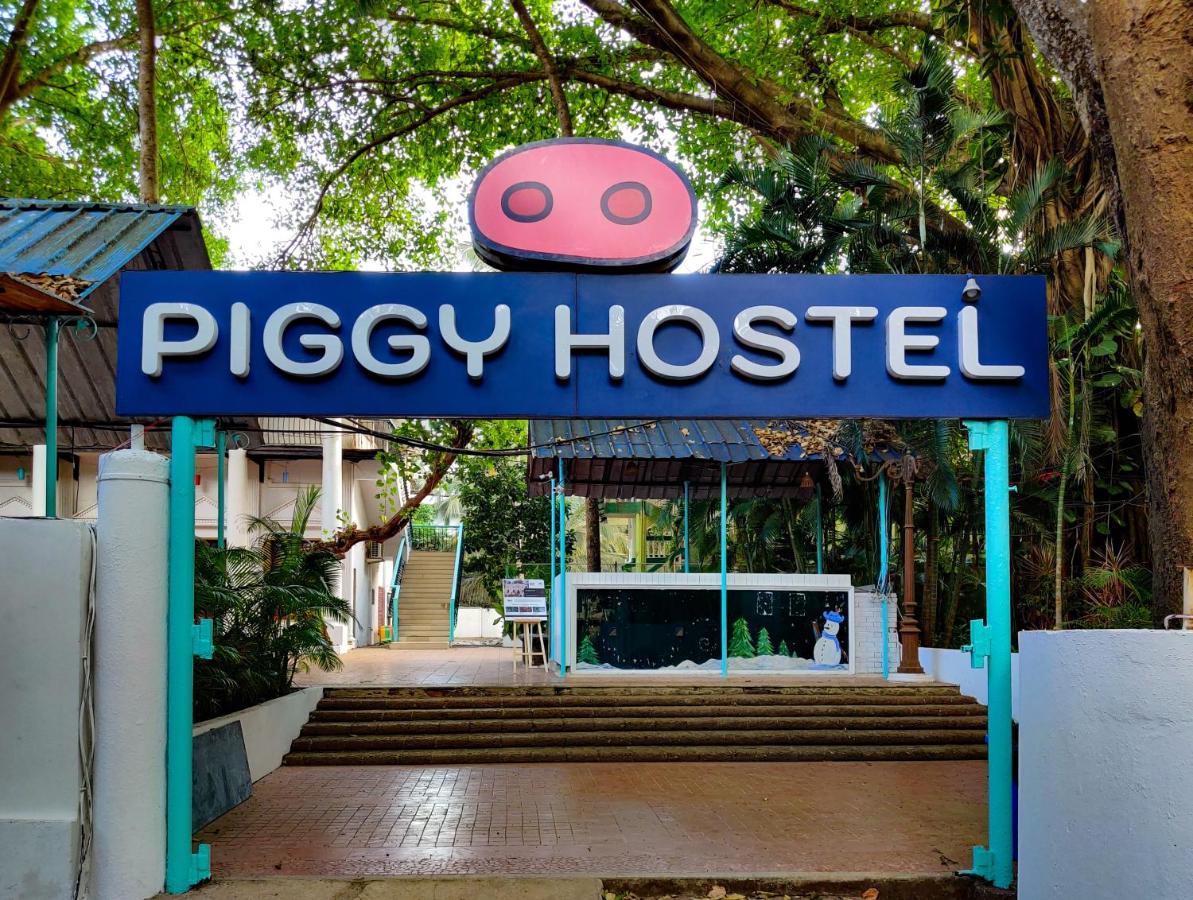 Piggy Calangute By Urban Nomads - Dorms & Pvt Rooms Exterior photo